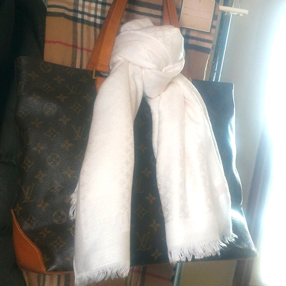 ISO!🙏 Louis Vuitton Monogram Jacquard Weave Ecru Wool Rectangular Fringe Scarf - Picture 9 of 17